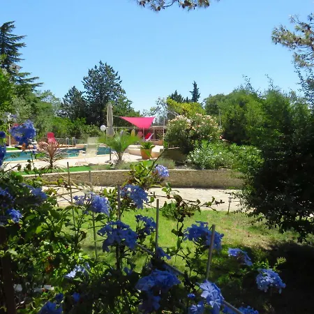 Holiday home Les Du Mas Des Cigales *
