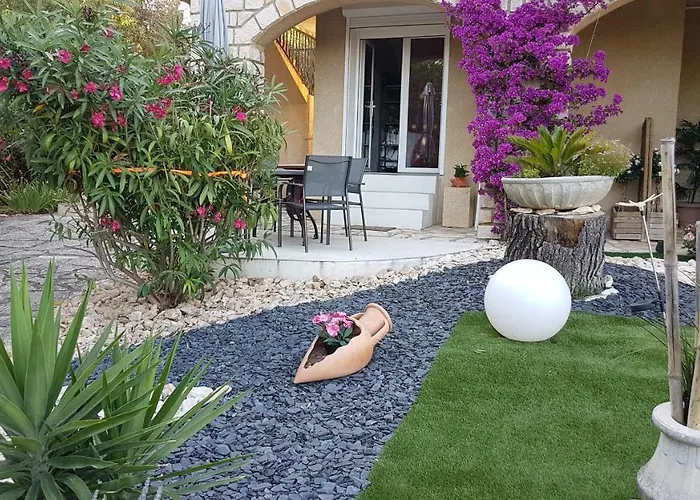 Les Du Mas Des Cigales Сasa de vacaciones Nimes